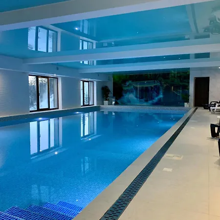 кремінь מלון